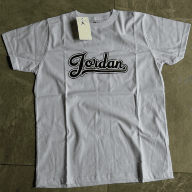 Remera Jordan Logo Cursiva – Blanca